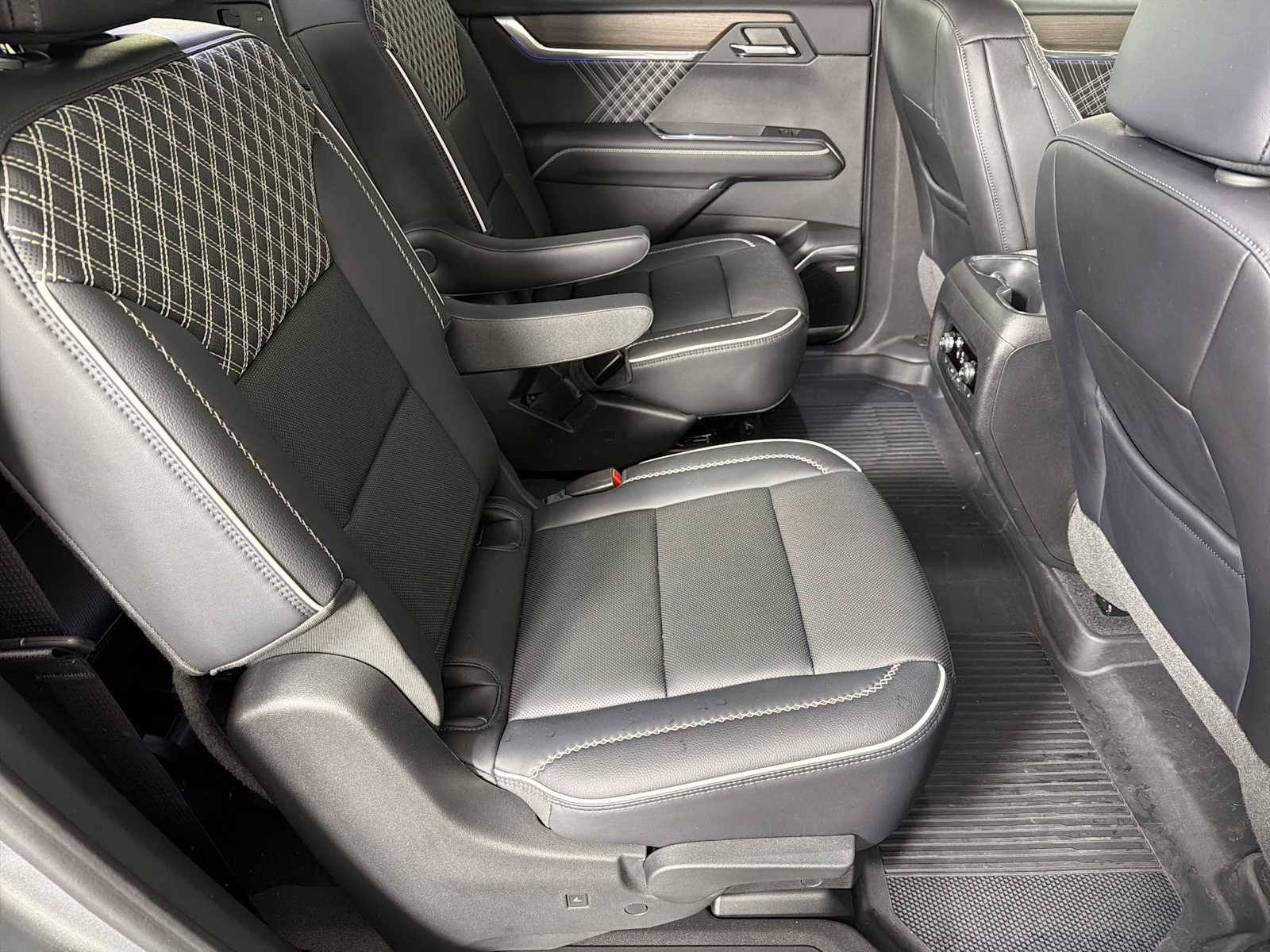 Used 2024 GMC Acadia Denali FWD image 14