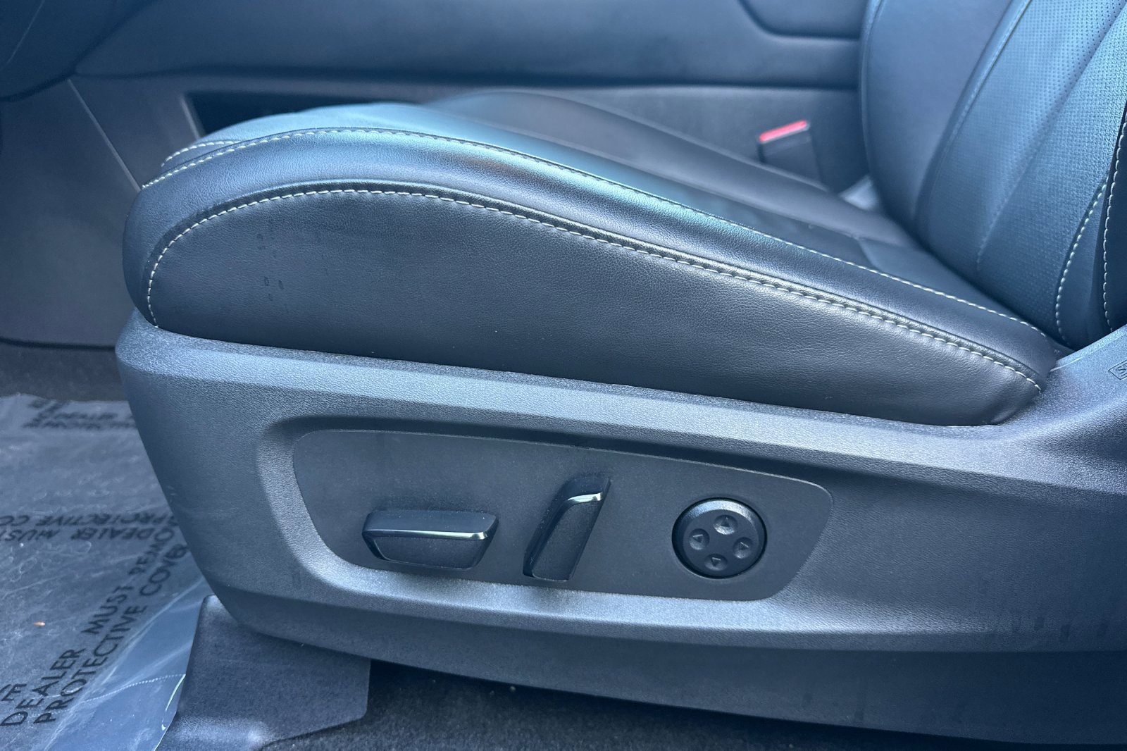 Certified 2025 INFINITI QX60 Luxe w/ Black Edition image 14