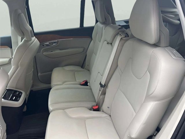 Used 2022 Volvo XC90 T5 Momentum w/ Climate Package image 16