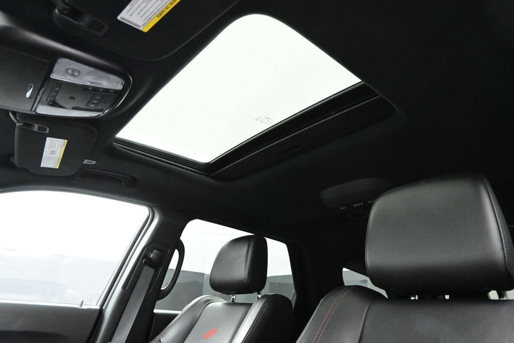 Used 2025 Dodge Durango GT AWD/4WD image 33