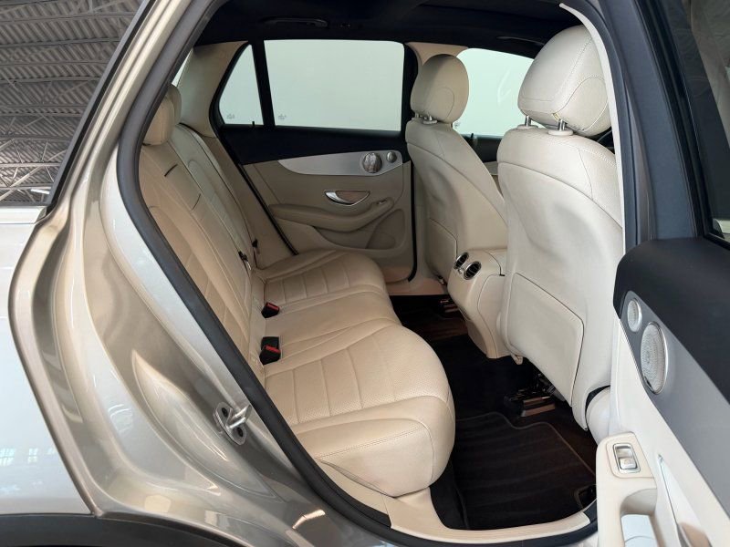 Used 2021 Mercedes-Benz GLC 300 w/ Premium Package image 17