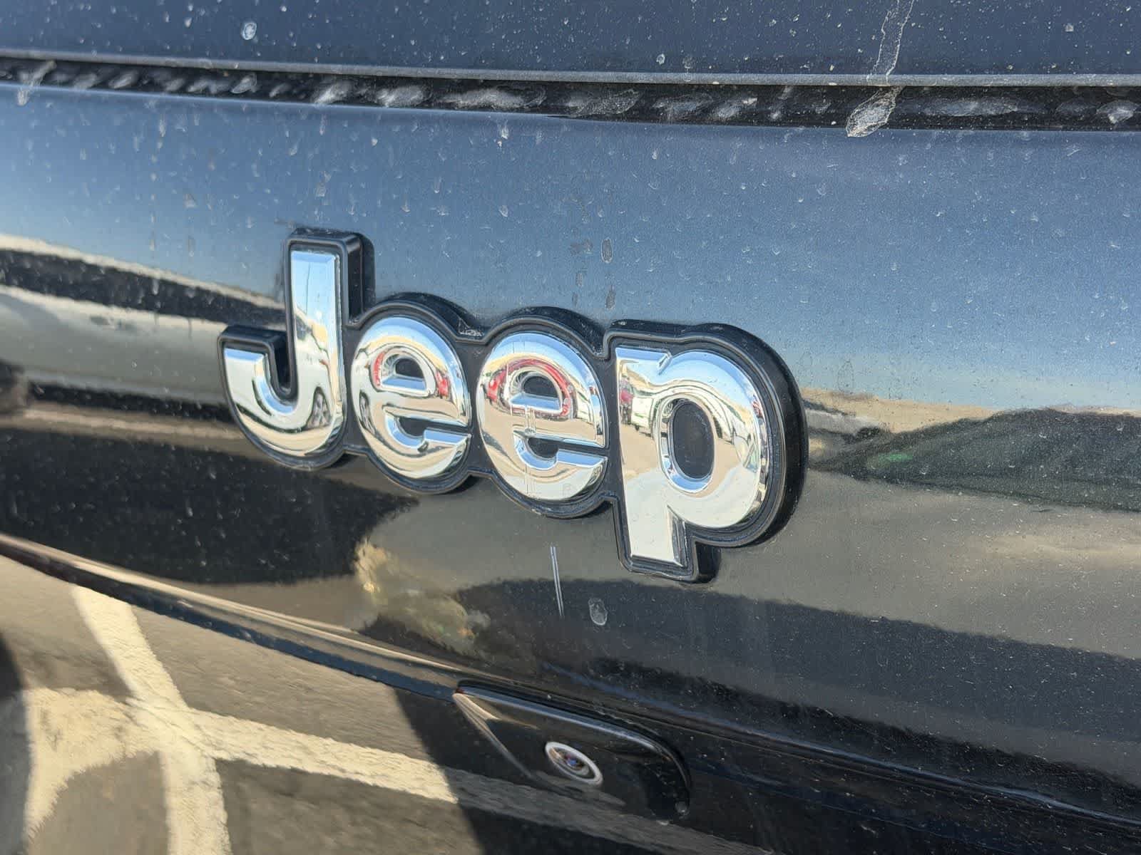 Used 2016 Jeep Cherokee Overland w/ Technology Group FWD image 7