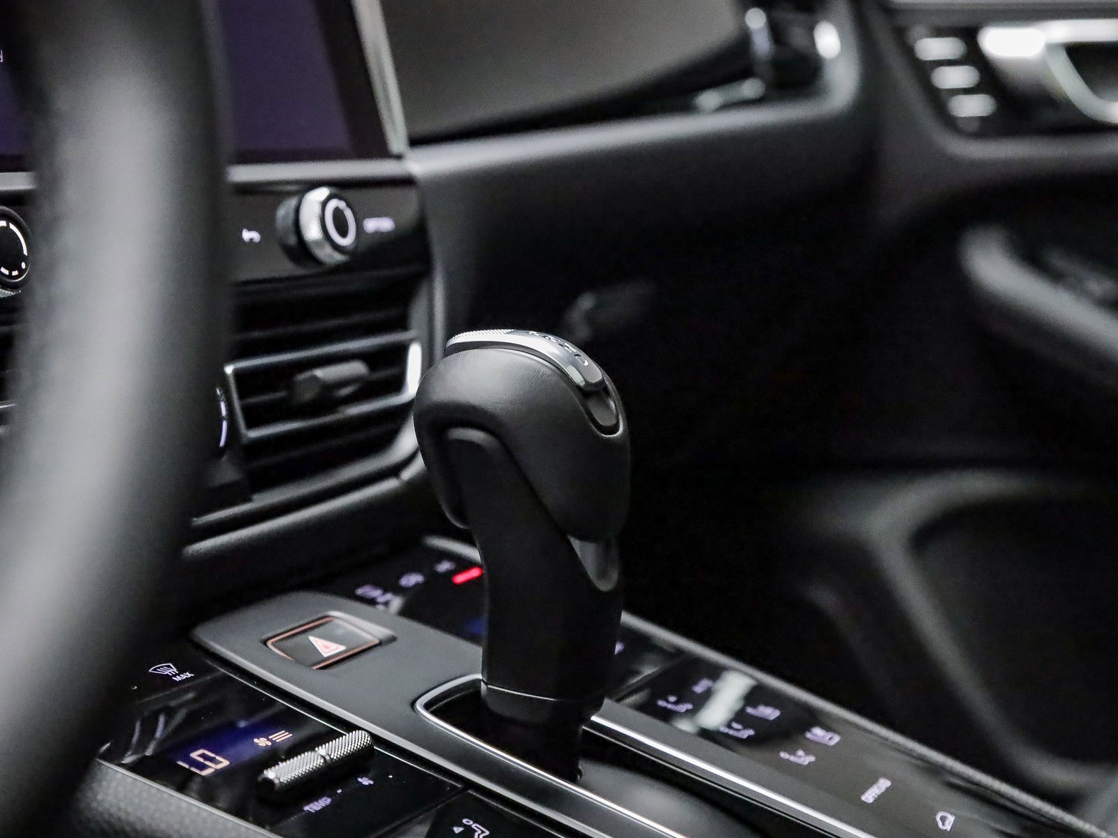 Certified 2025 Porsche Macan image 22