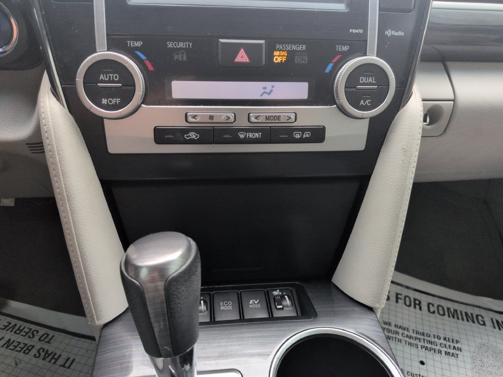 Used 2014 Toyota Camry XLE w/ Leather Package FWD image 19