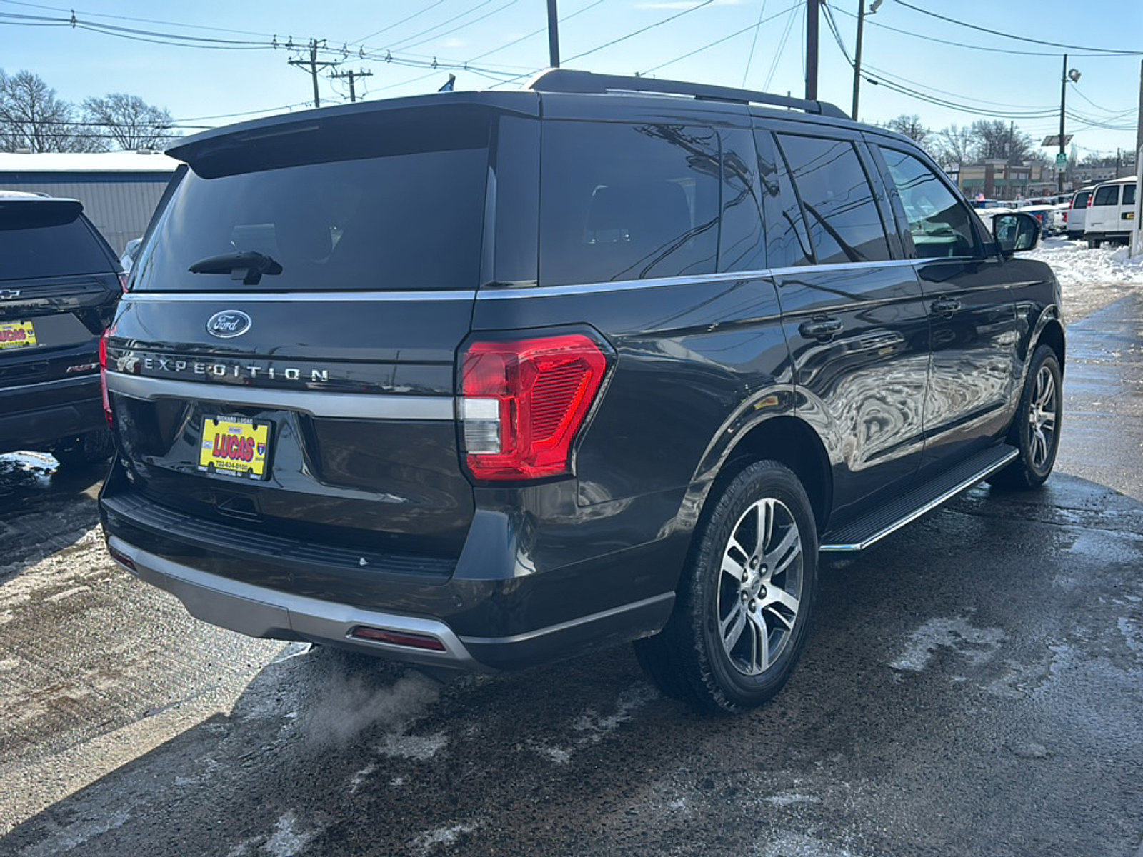 Used 2023 Ford Expedition XLT image 5