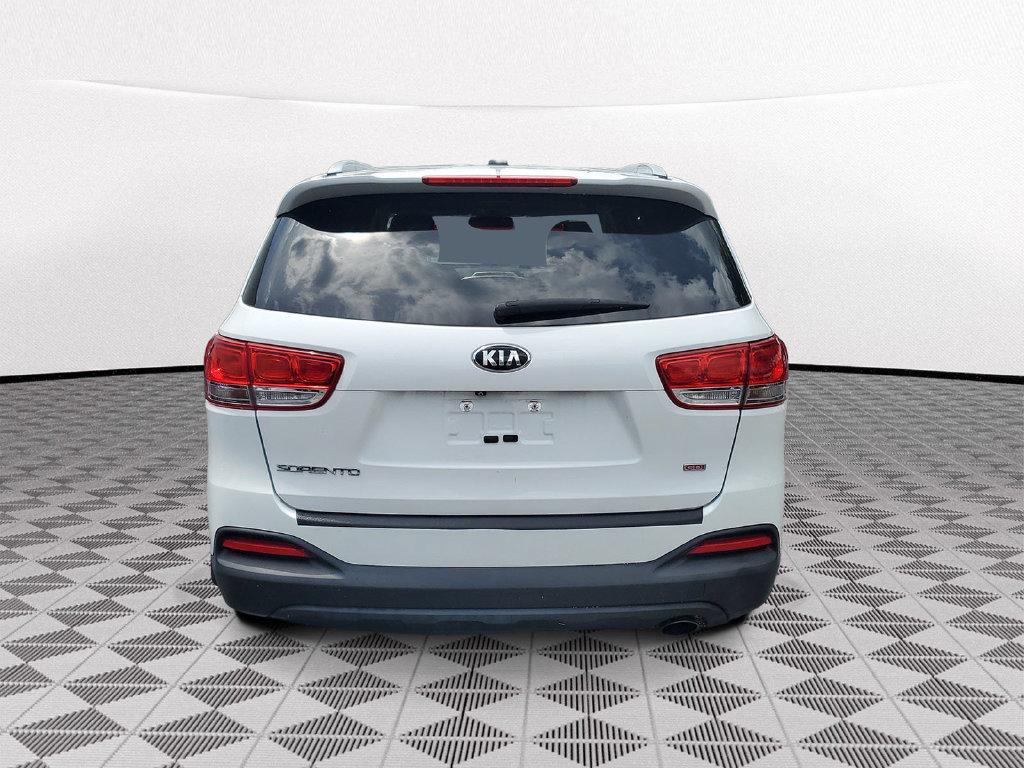 Used 2017 Kia Sorento FWD image 4