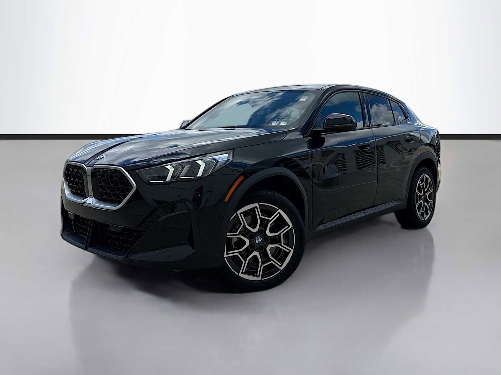 Used 2026 BMW X2 xDrive28i AWD/4WD image 1