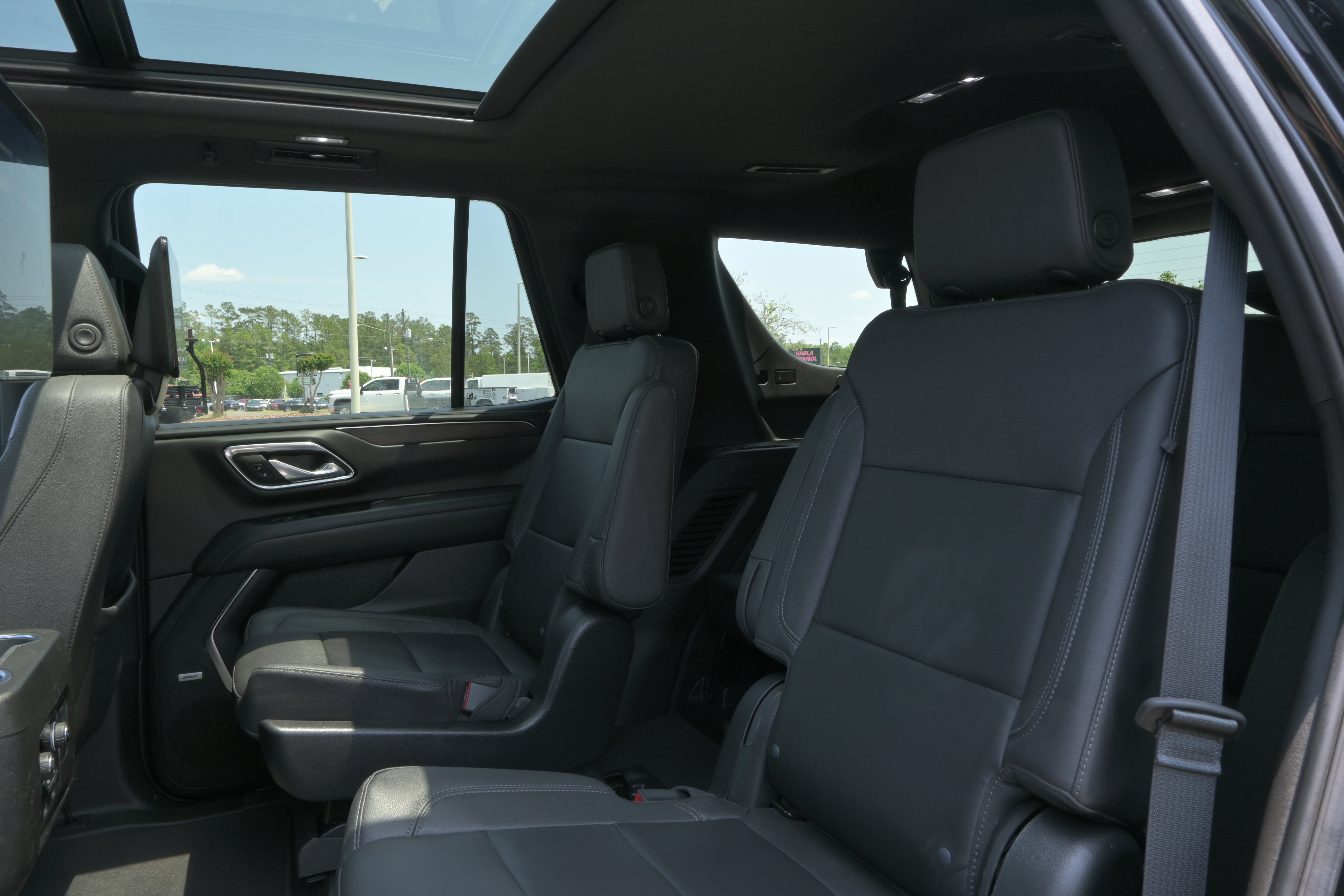Used 2023 Chevrolet Tahoe Z71 w/ Luxury Package AWD/4WD image 11