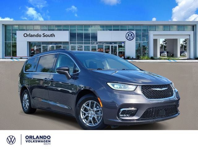 Used 2021 Chrysler Pacifica Touring FWD image 1
