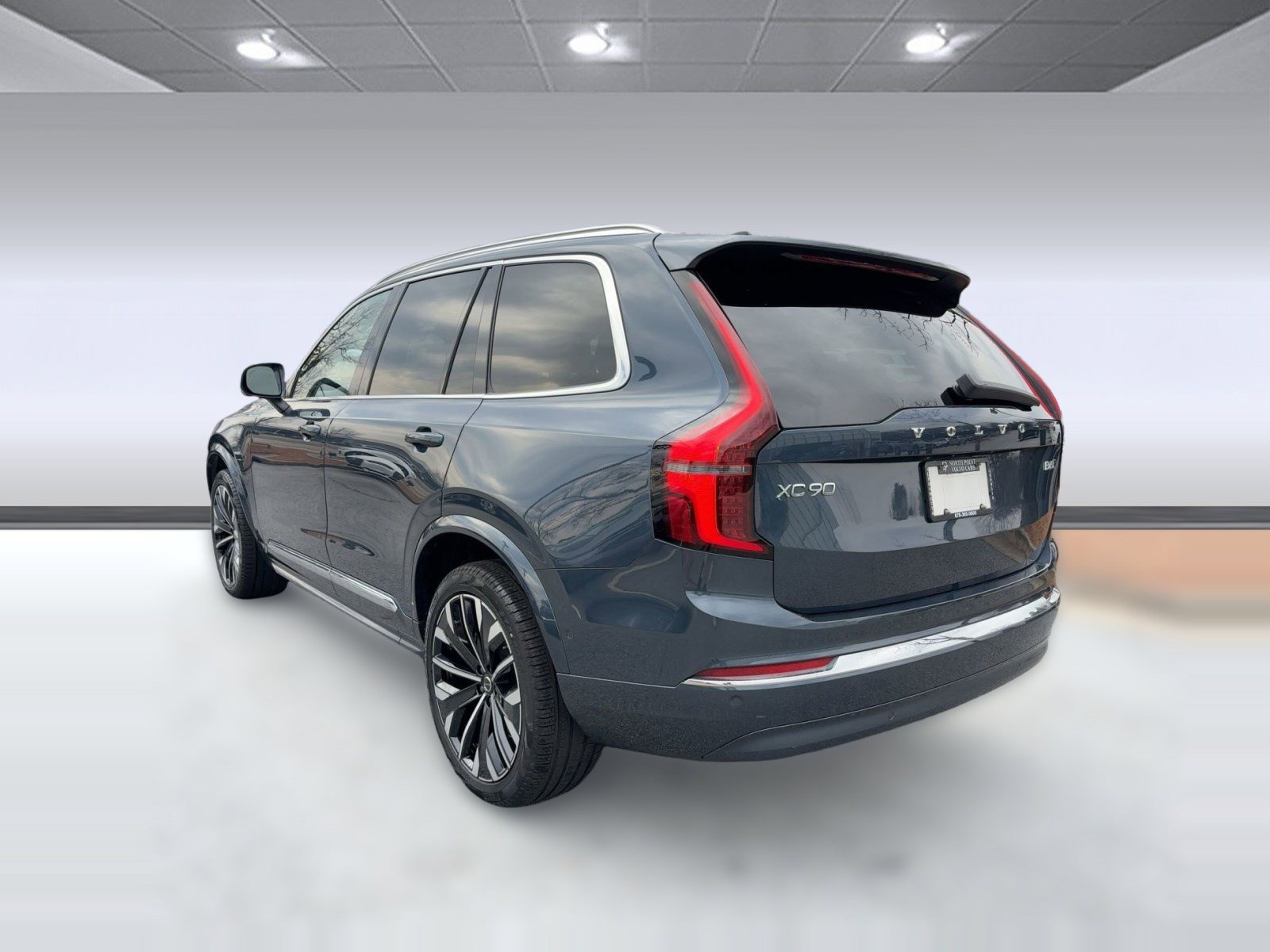 Certified 2025 Volvo XC90 B6 Plus image 3