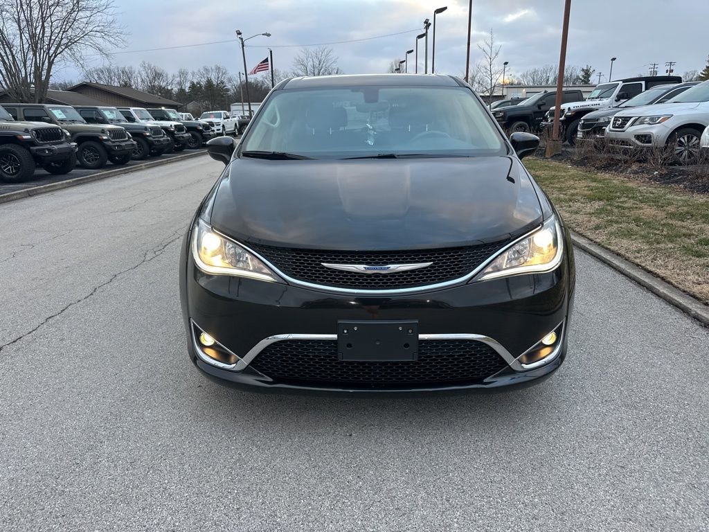 Used 2018 Chrysler Pacifica Touring Plus w/ Tire & Wheel Group image 2