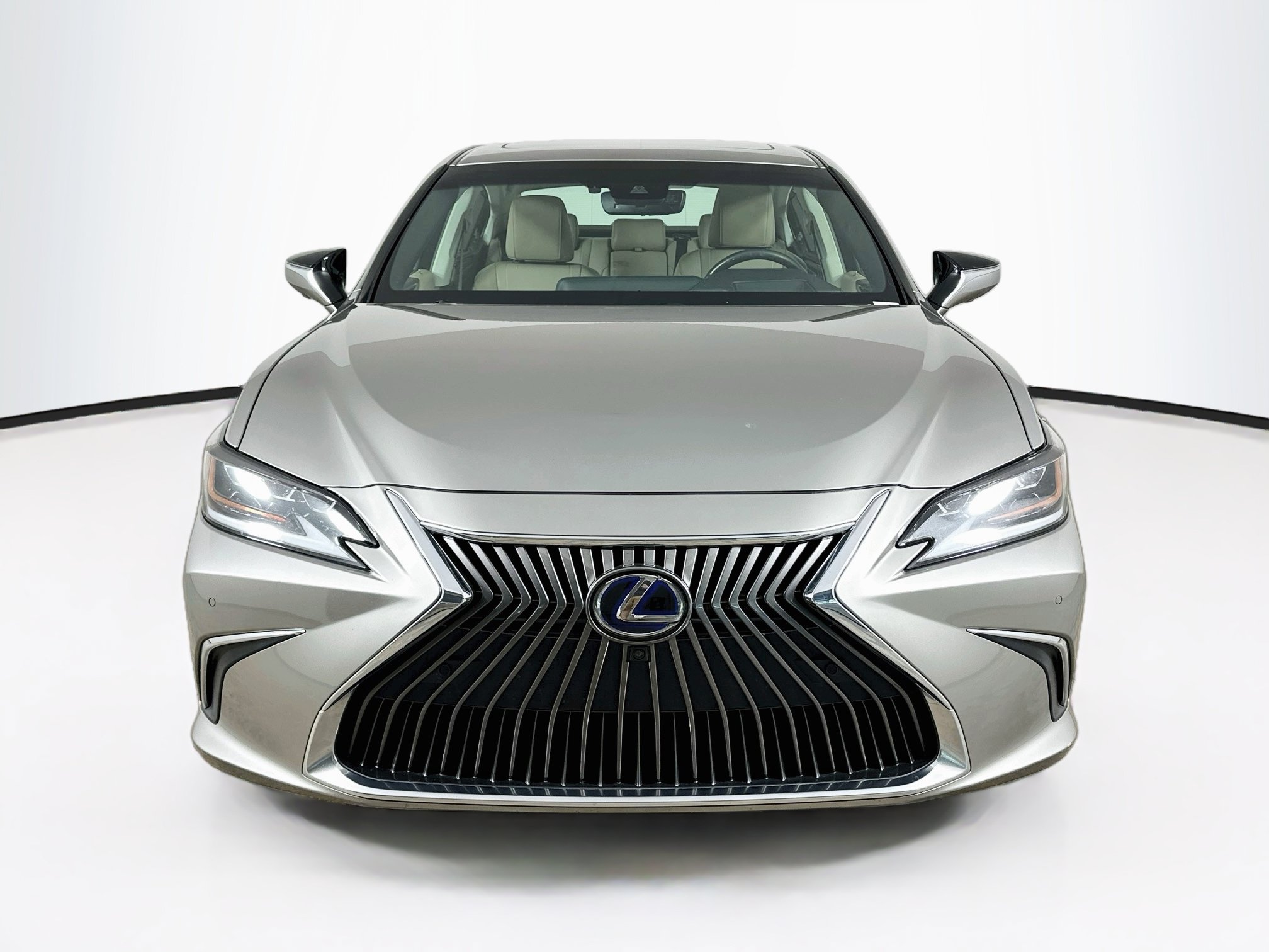 Used 2019 Lexus ES 300h Ultra Luxury FWD image 2