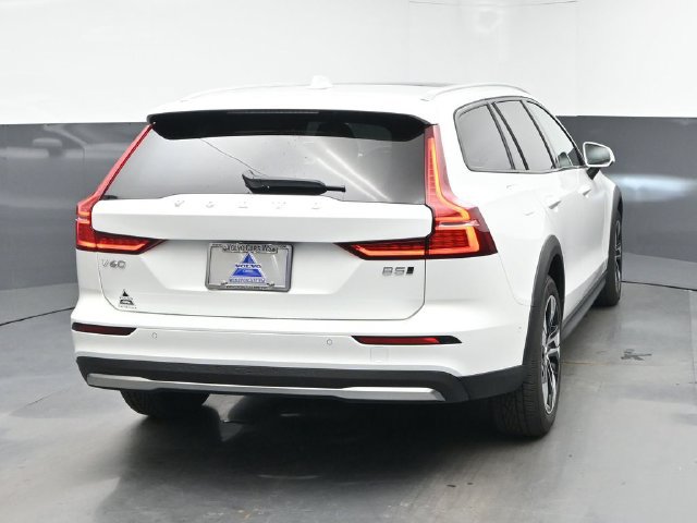 Used 2025 Volvo V60 B5 Cross Country Plus AWD/4WD image 8