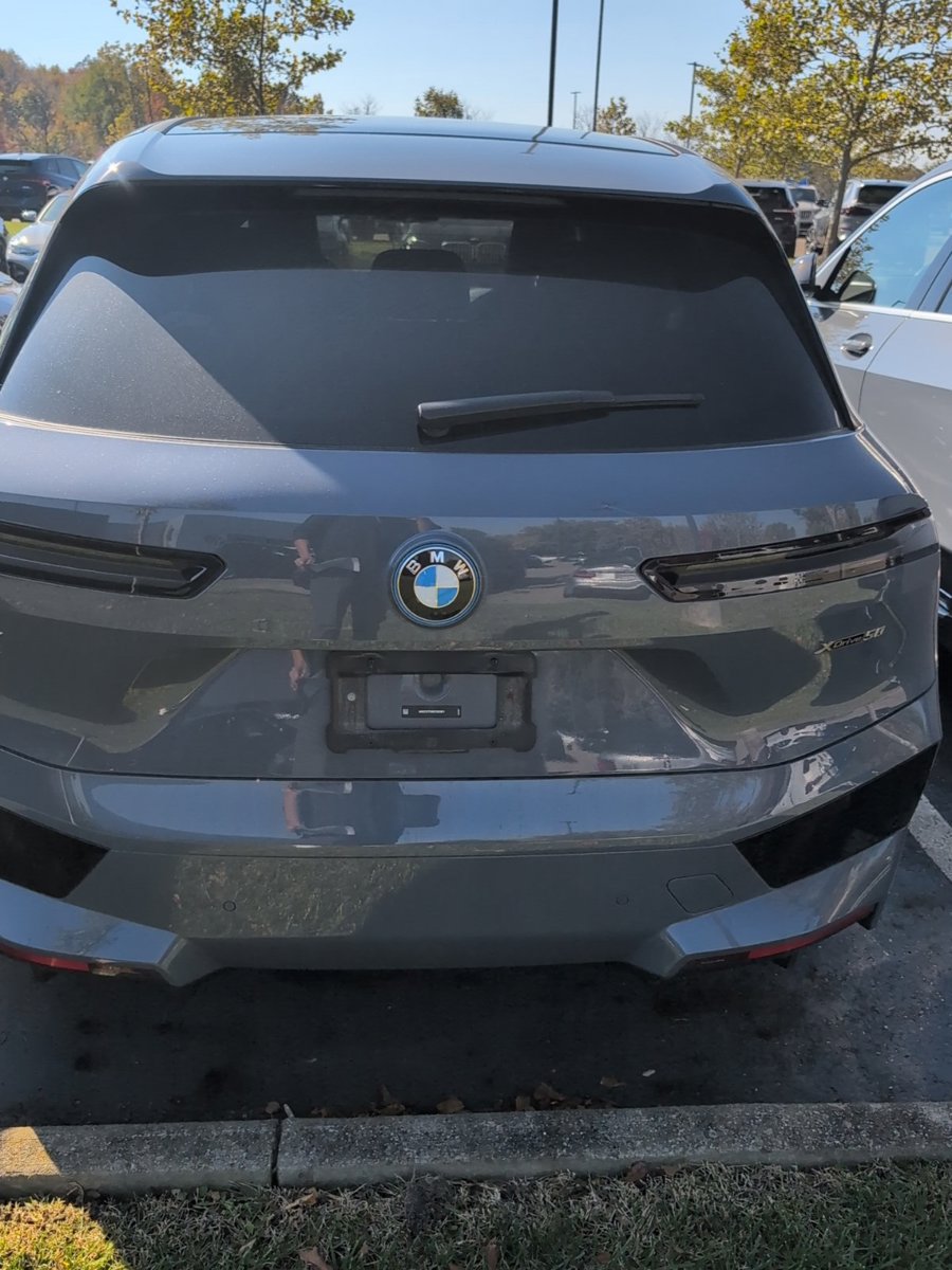 Used 2024 BMW iX xDrive50 w/ Premium Package AWD/4WD image 6