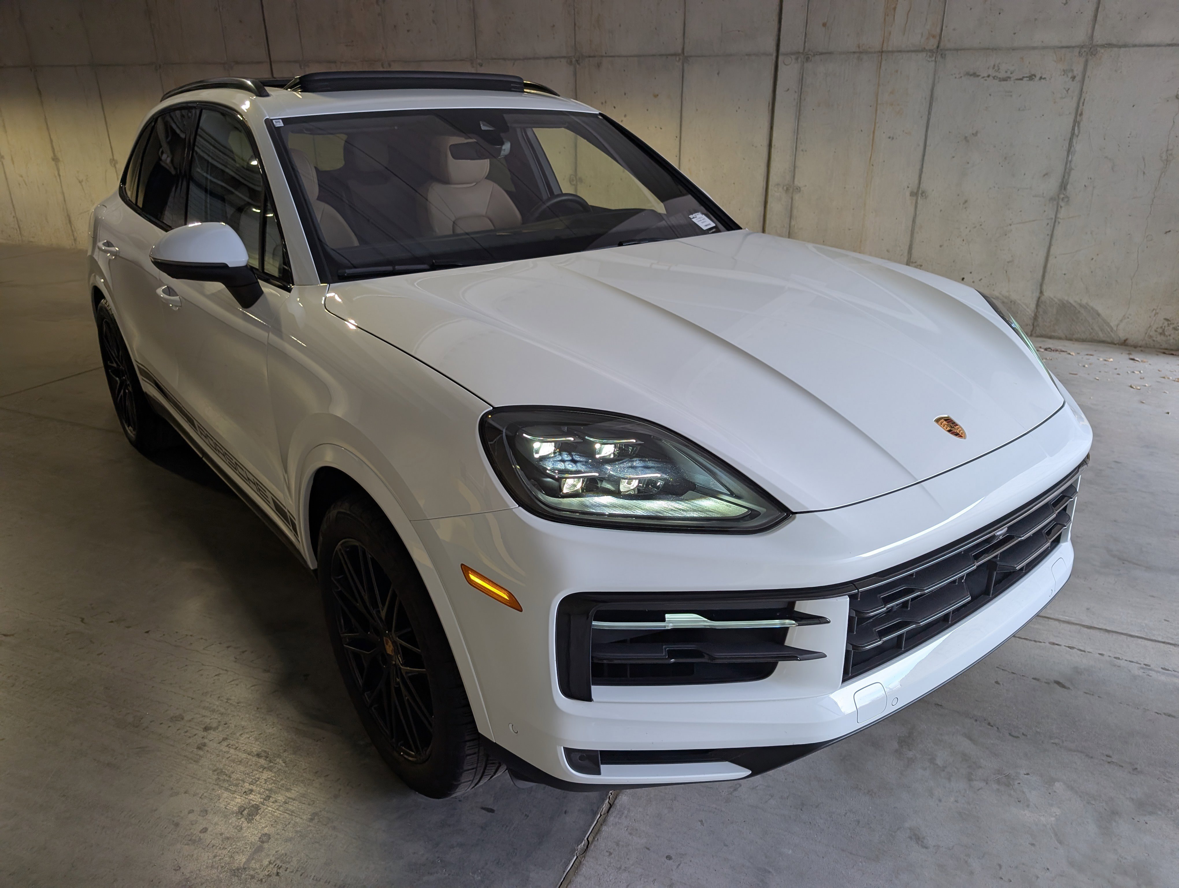 Used 2025 Porsche Cayenne image 11