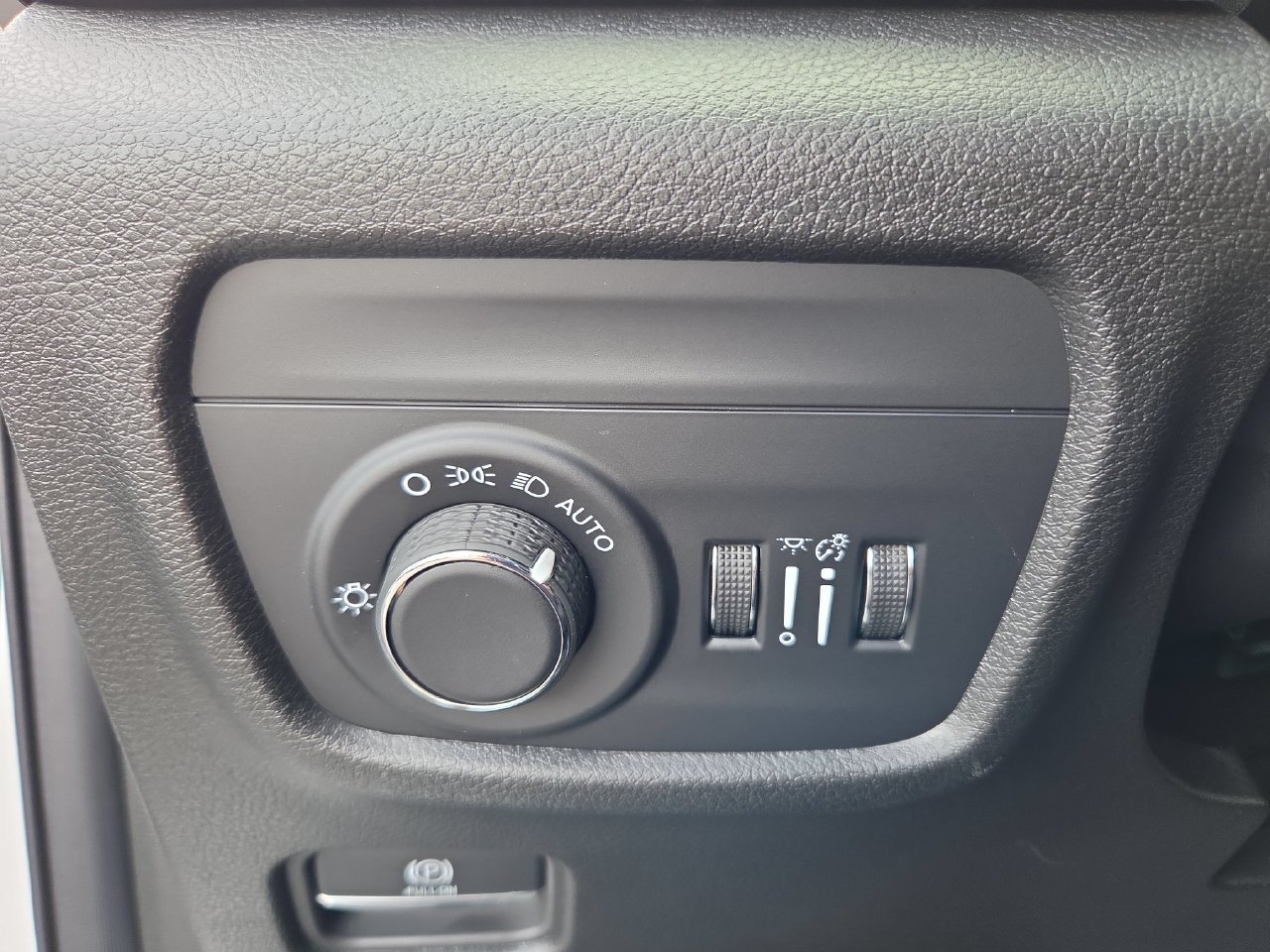 New 2027 Jeep Grand Cherokee Laredo X RWD image 15