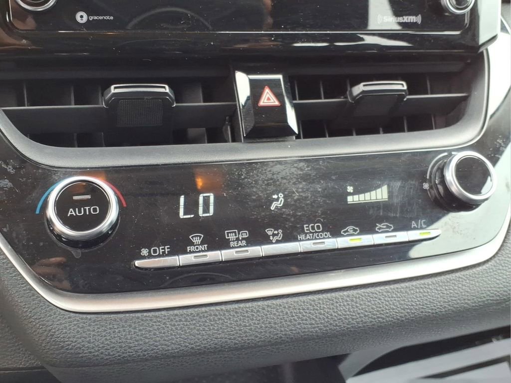 Used 2021 Toyota Corolla LE FWD image 12