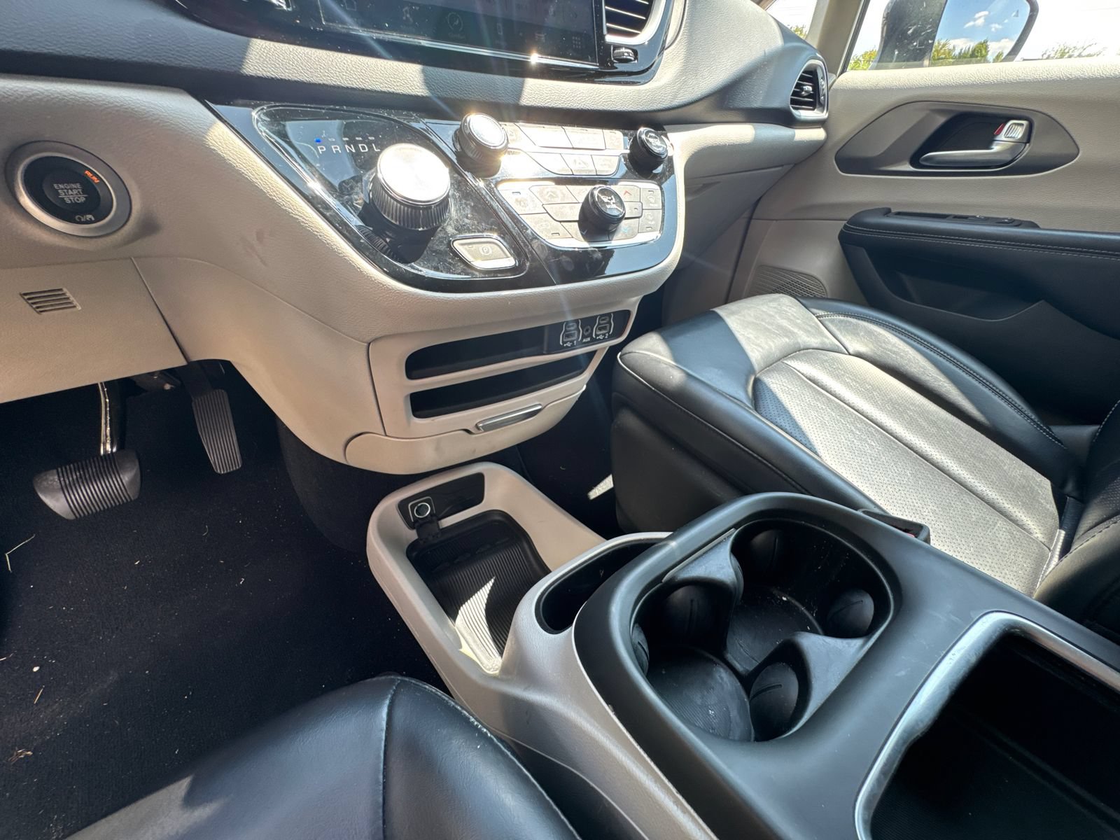 Used 2023 Chrysler Pacifica Touring-L FWD image 26