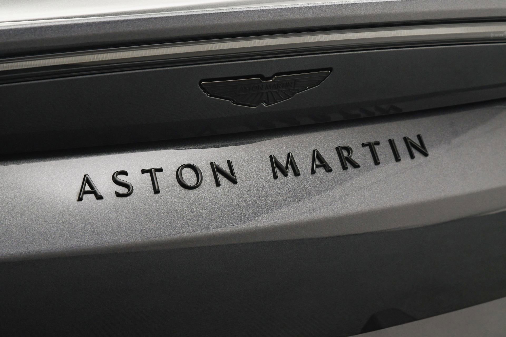 Used 2025 Aston Martin V8 Vantage Coupe image 22