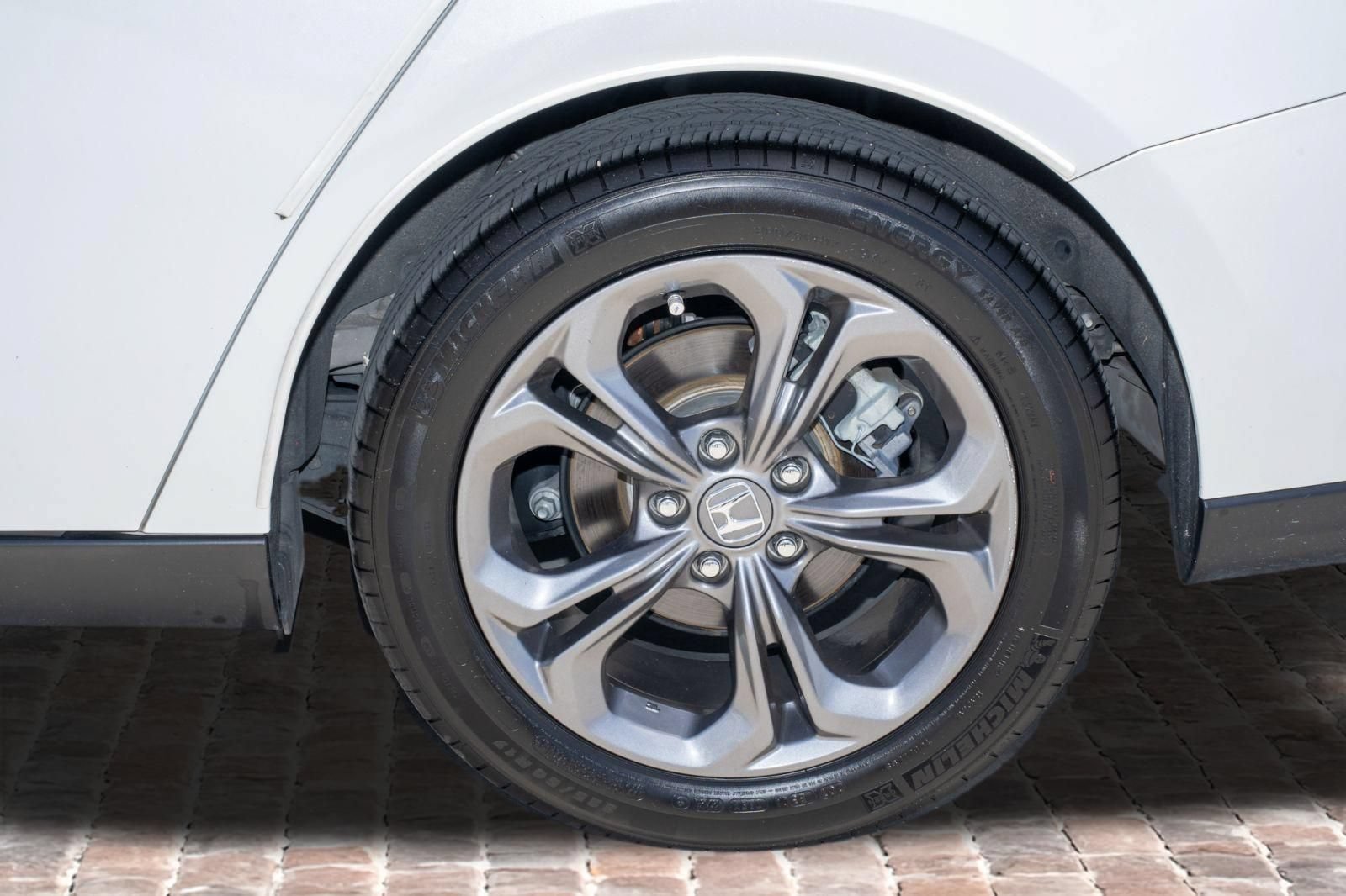 Certified 2023 Honda Accord EX image 40