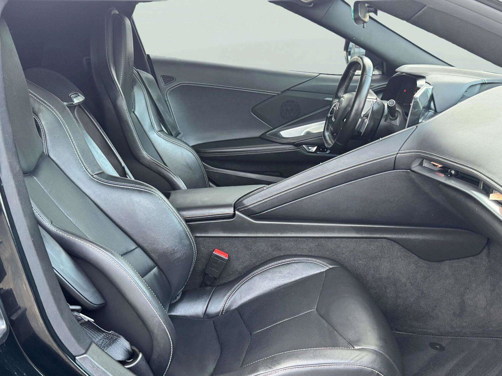 Used 2022 Chevrolet Corvette Stingray Coupe w/ 1LT RWD image 31