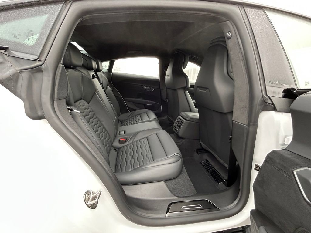 New 2026 Audi RS e-tron GT Base image 67