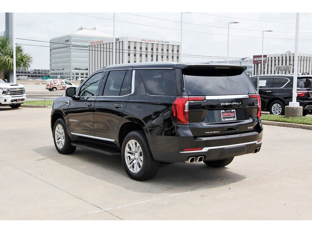 Used 2025 GMC Yukon Denali AWD/4WD image 3