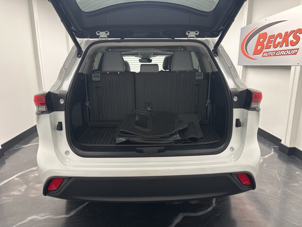 Used 2023 Toyota Highlander XLE image 29