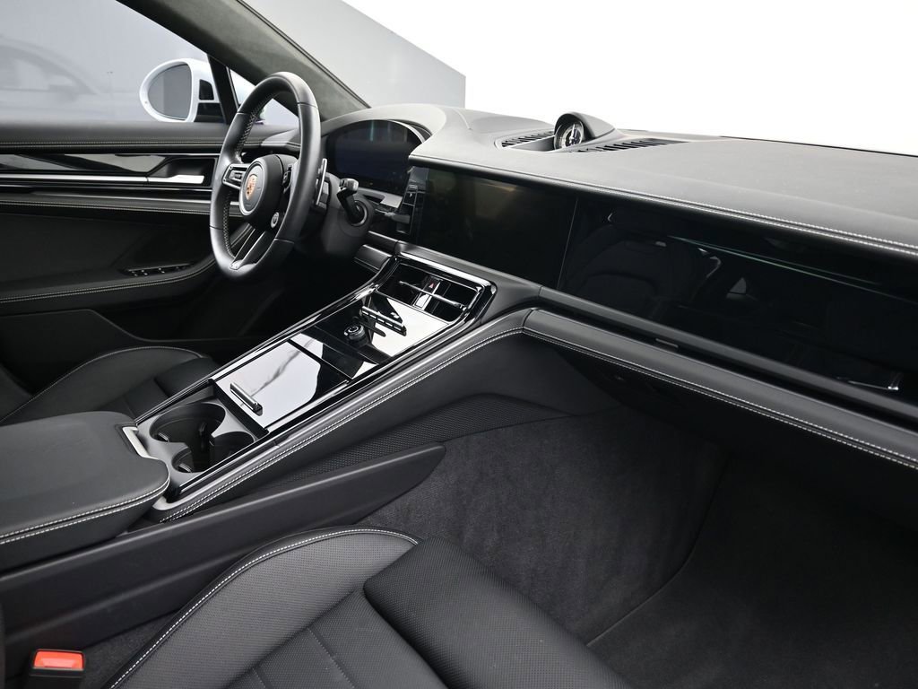 Used 2024 Porsche Panamera 4 image 14