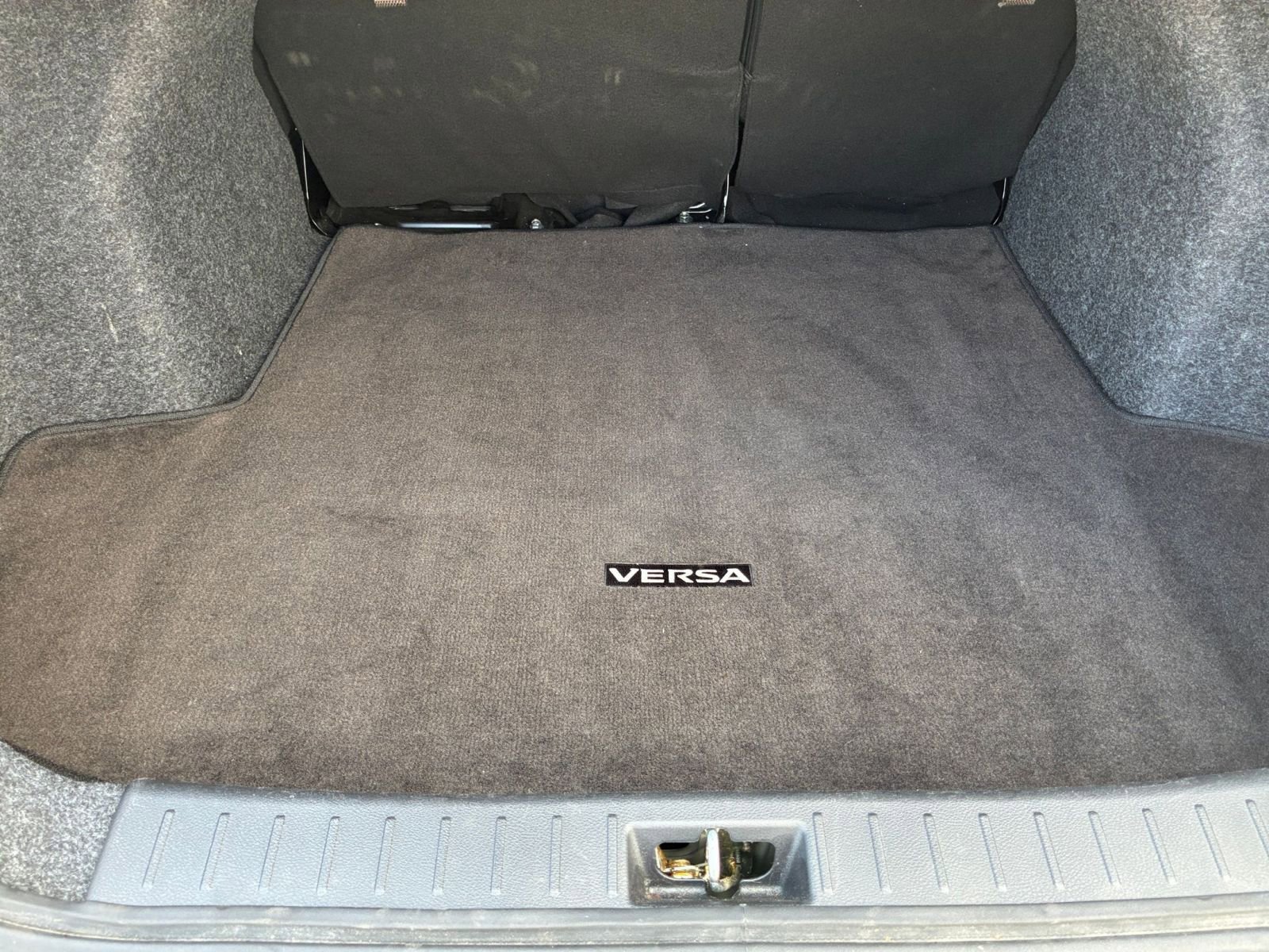 Used 2025 Nissan Versa SV w/ Trunk Package image 29