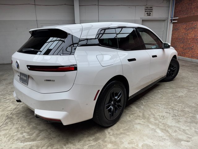 Used 2026 BMW iX xDrive60 image 5