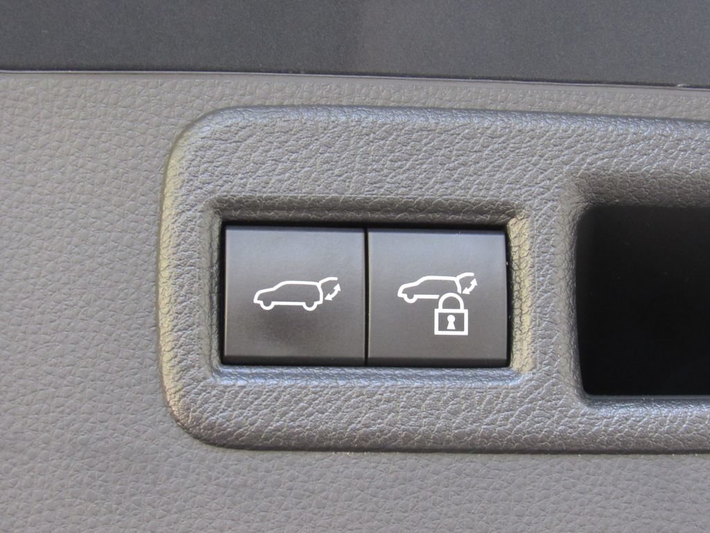 Certified 2022 Toyota Venza XLE AWD/4WD image 21