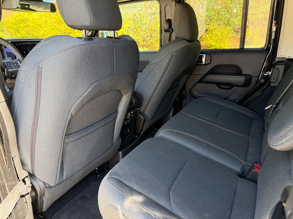 Used 2025 Jeep Wrangler Unlimited Sahara w/ Safety Group image 34
