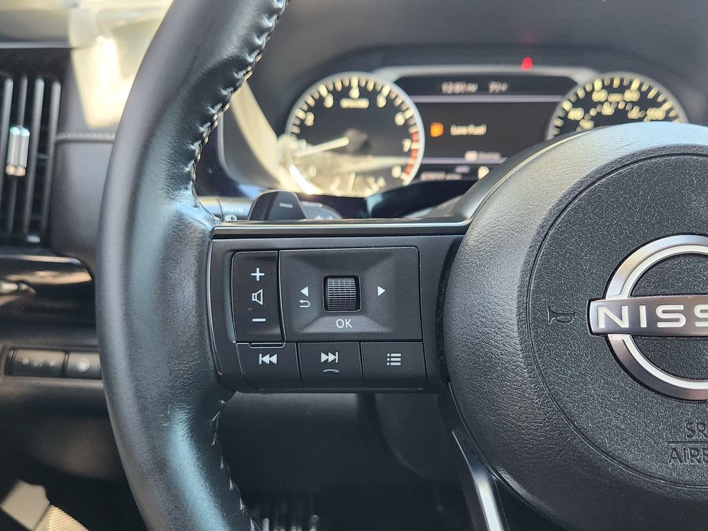 Used 2024 Nissan Pathfinder SV w/ Black Appearance Package AWD/4WD image 17
