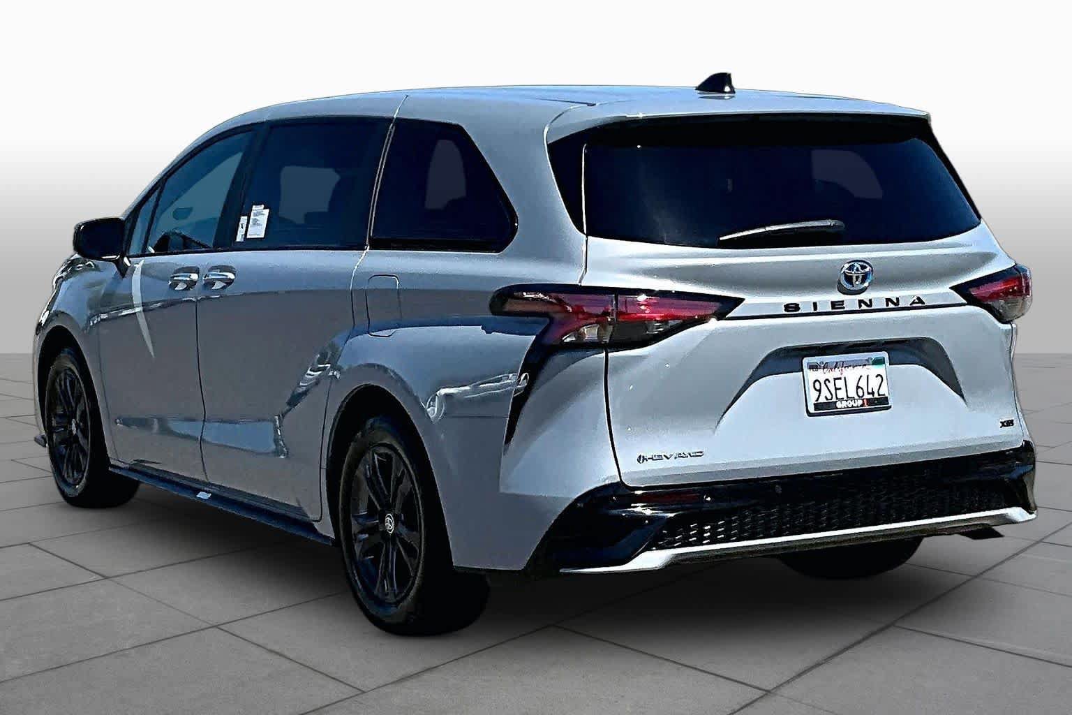 Certified 2025 Toyota Sienna XSE AWD/4WD image 11