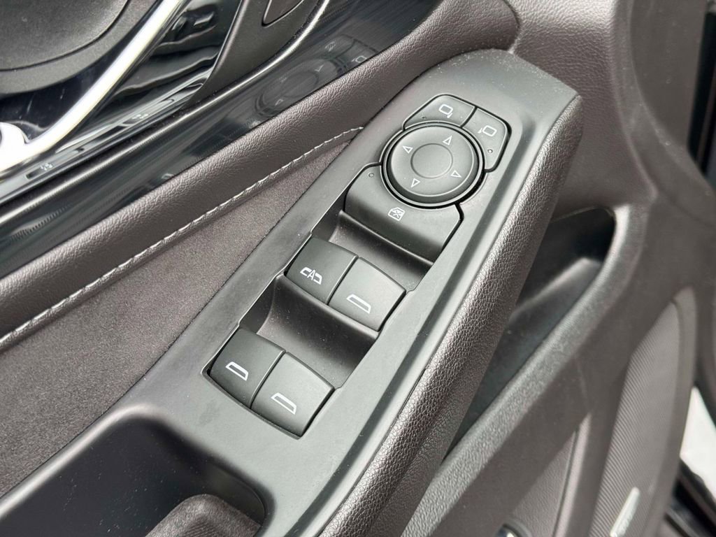 Used 2021 Chevrolet Traverse High Country image 17