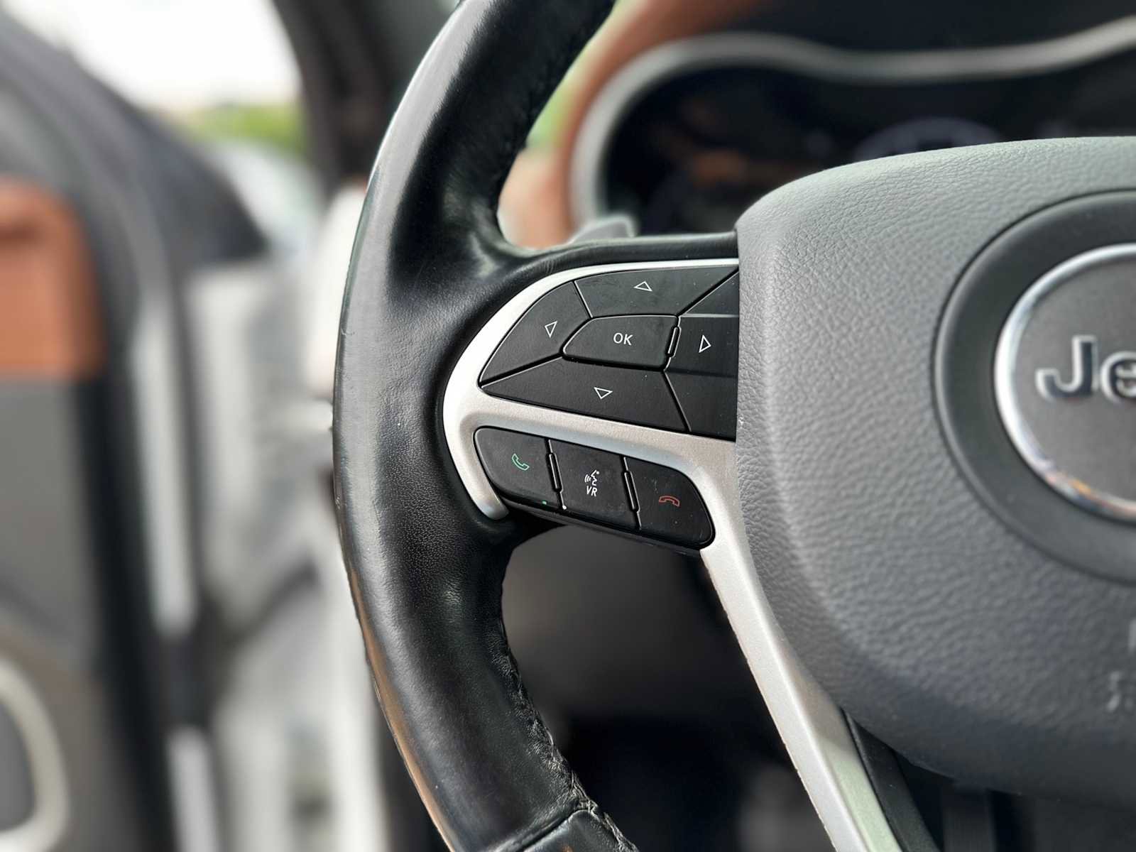 Used 2020 Jeep Grand Cherokee Summit AWD/4WD image 14