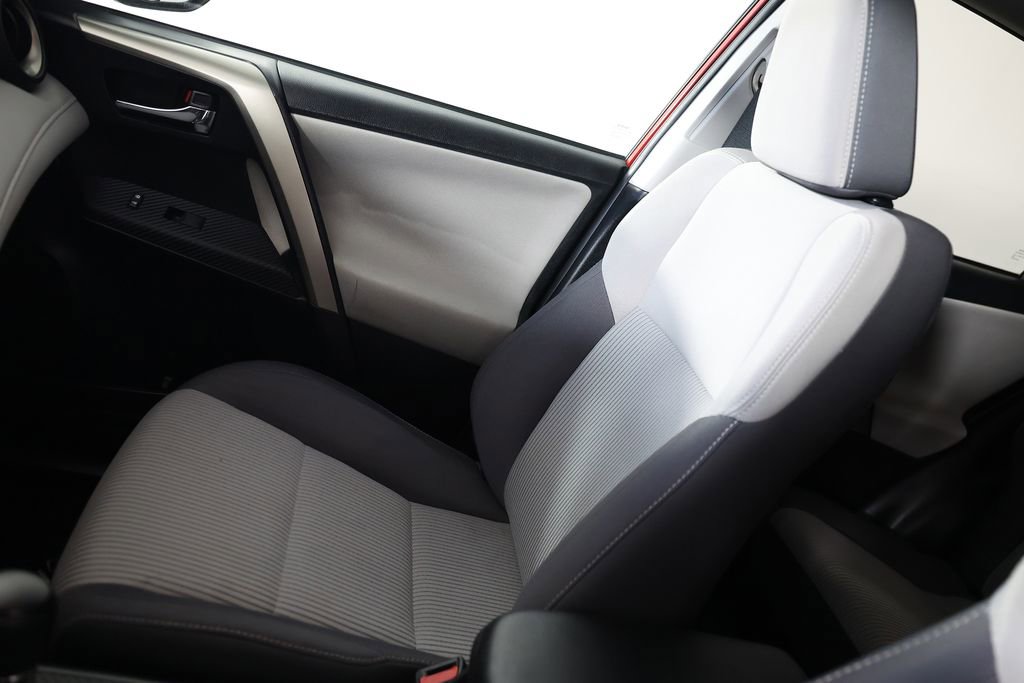 Used 2014 Toyota RAV4 XLE FWD image 30