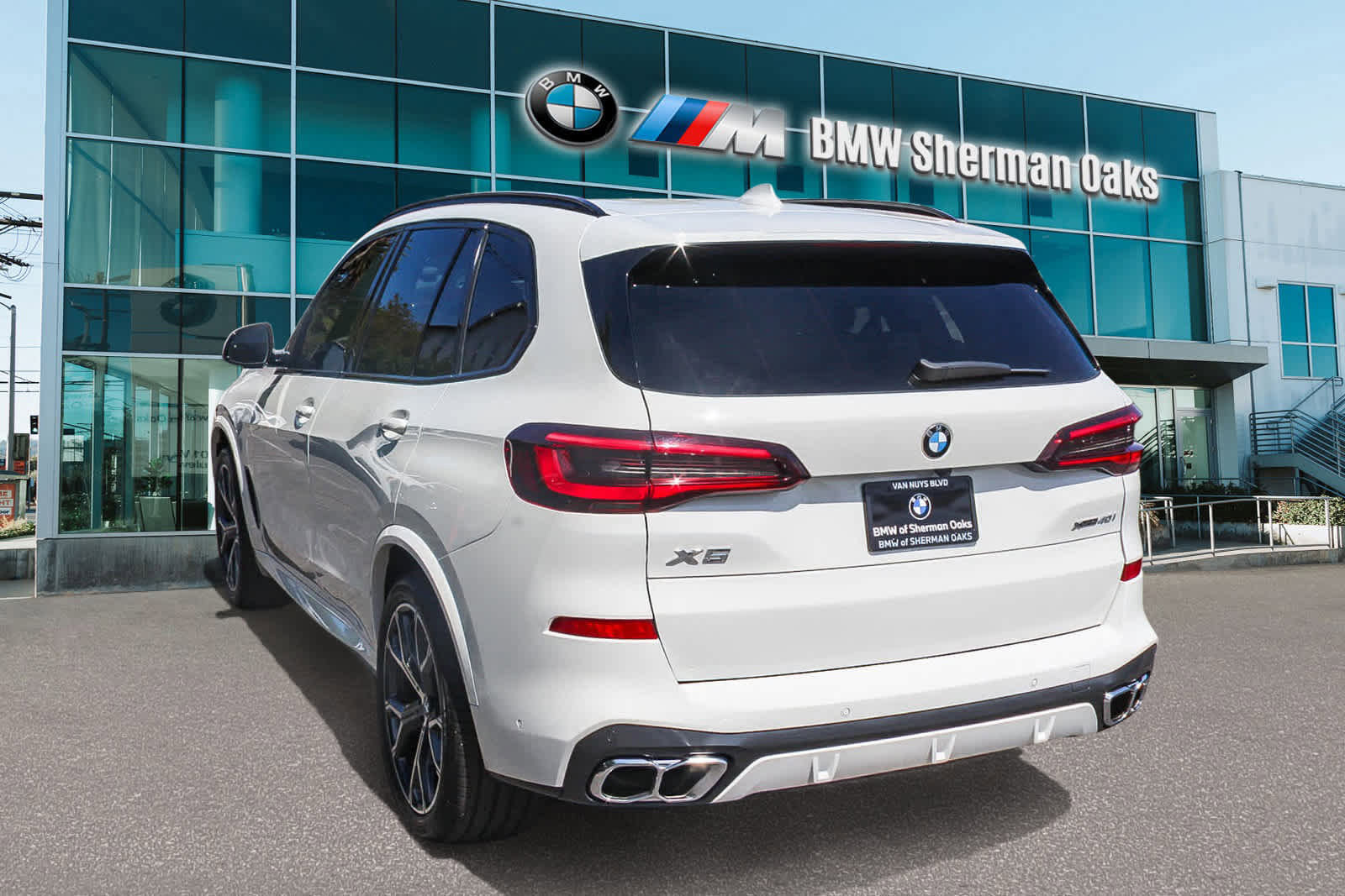 Used 2023 BMW X5 xDrive40i w/ M Sport Package image 6