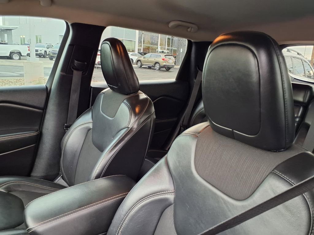 Used 2018 Jeep Cherokee Latitude Plus w/ Comfort/Convenience Group image 25