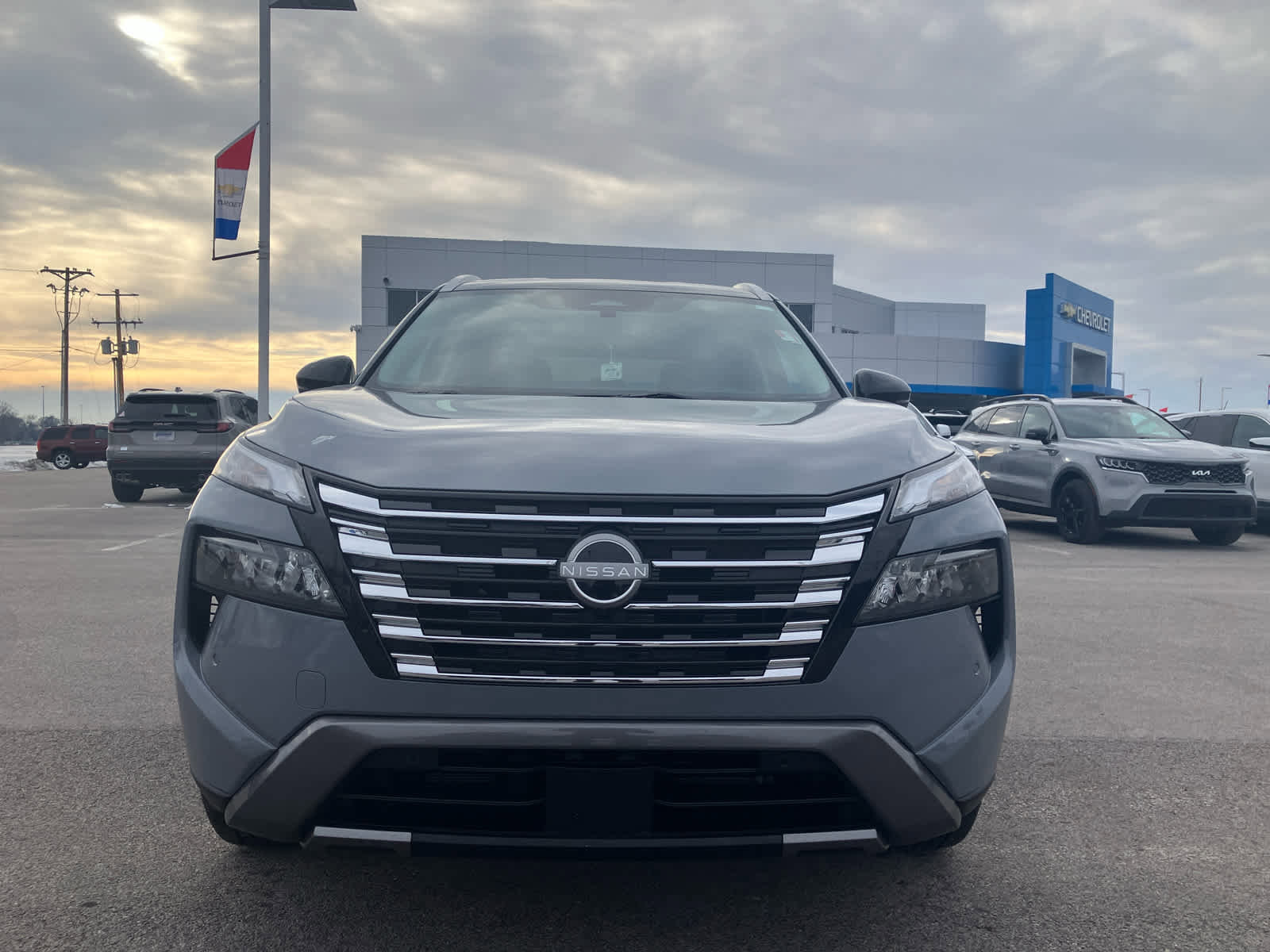 Used 2024 Nissan Rogue SL image 2