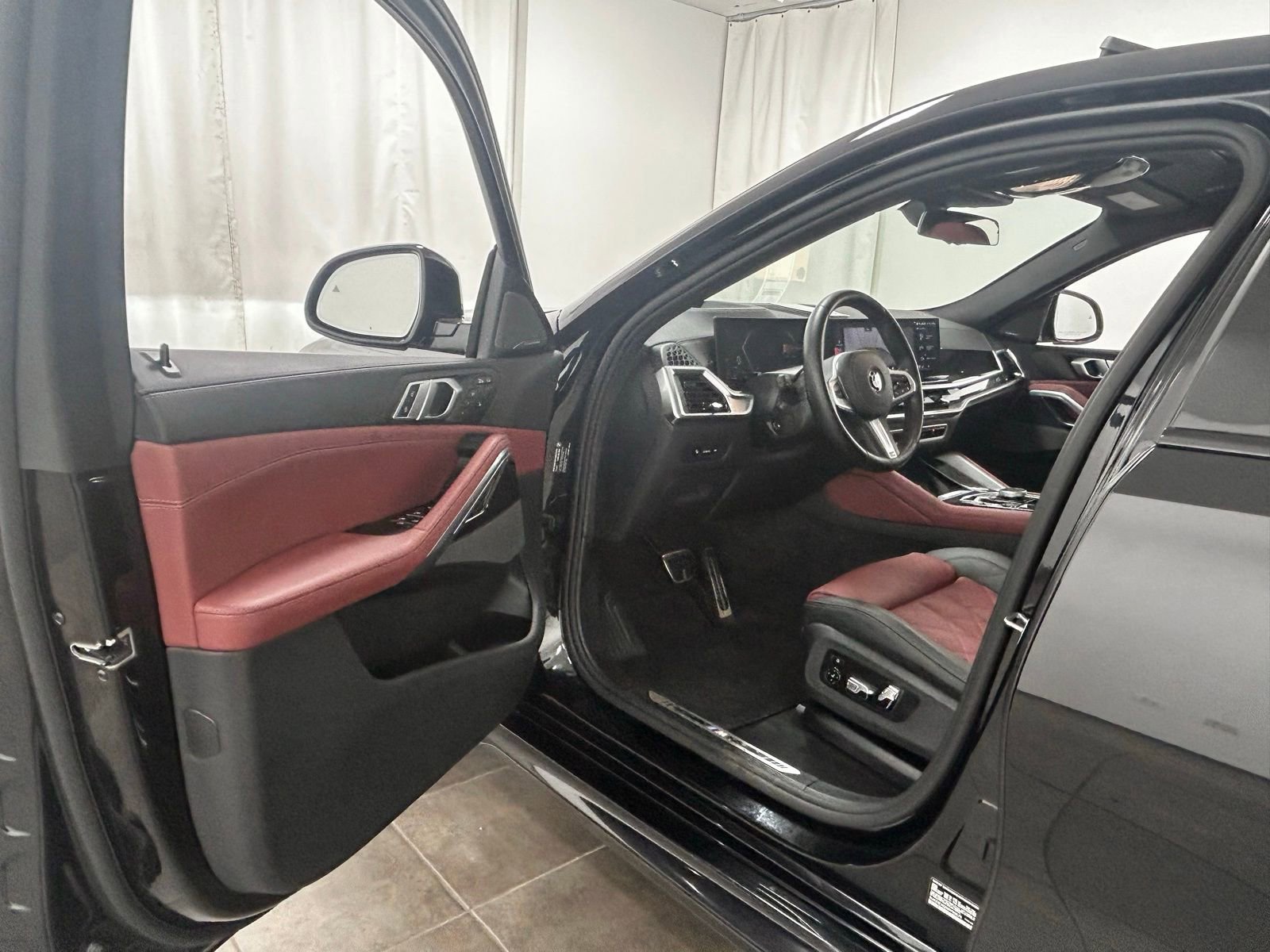 Used 2025 BMW X6 xDrive40i w/ Climate Comfort Package image 24