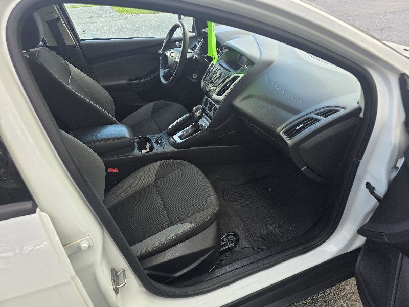 Used 2014 Ford Focus SE w/ SE Winter Package image 17