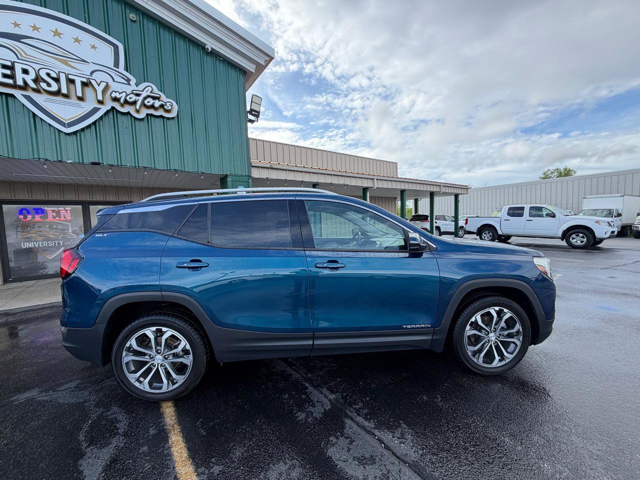 Used 2021 GMC Terrain SLT AWD/4WD image 2