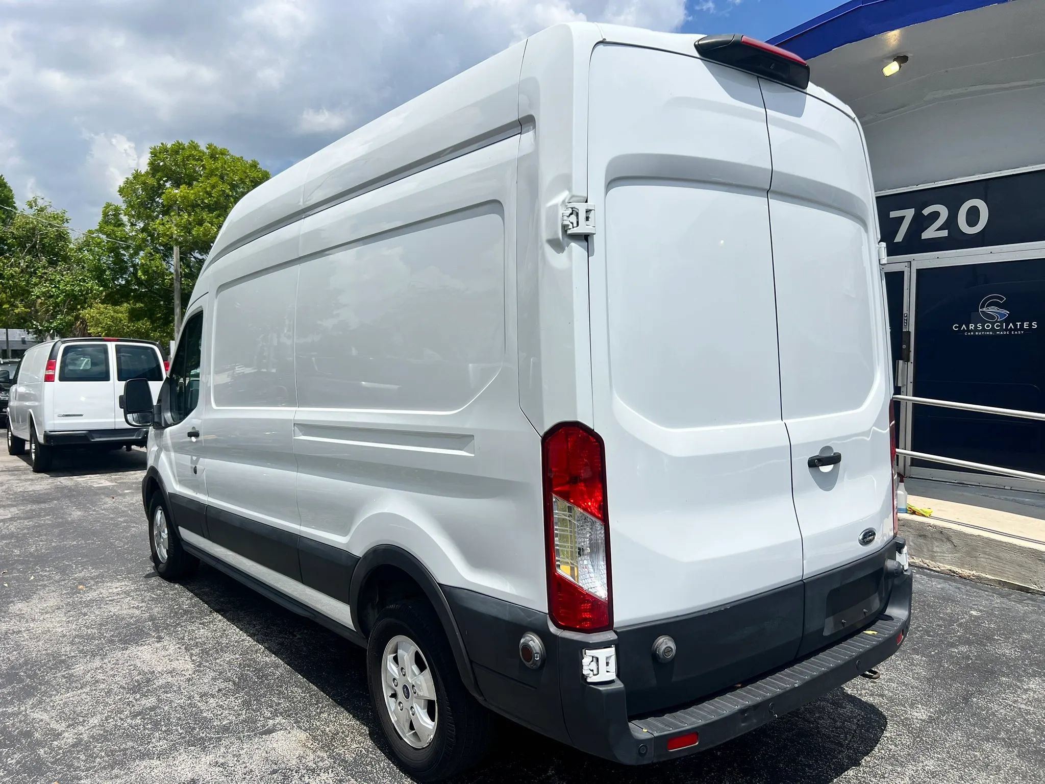 Used 2020 Ford Transit 250 148 High Roof RWD image 5