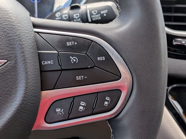 Used 2023 Chrysler Pacifica Touring-L FWD image 29