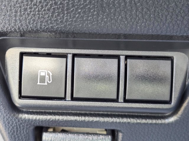Used 2023 Toyota Prius XLE FWD image 23