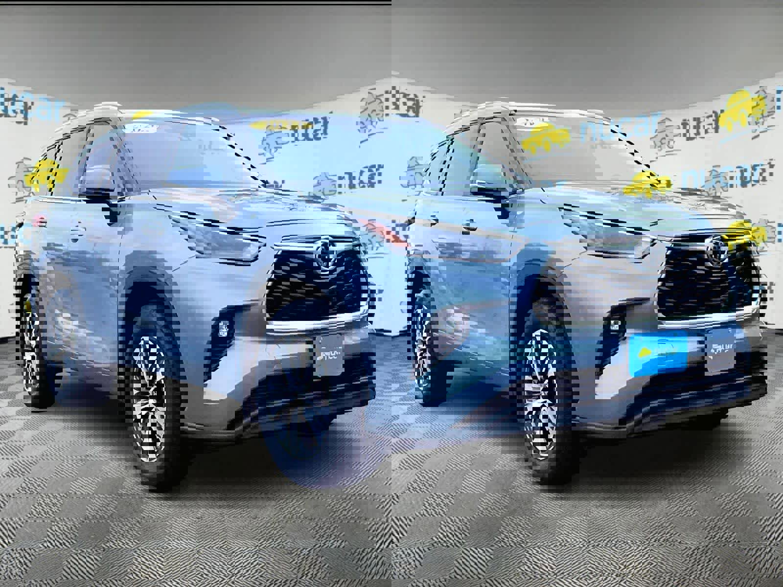 Used 2023 Toyota Highlander XLE image 1