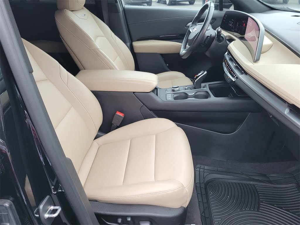 Certified 2024 Cadillac XT4 Luxury w/ Cold Weather Package image 25