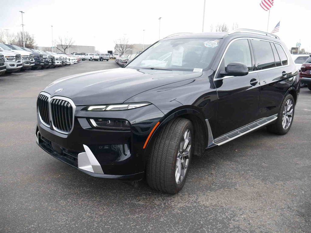 Used 2024 BMW X7 xDrive40i image 4